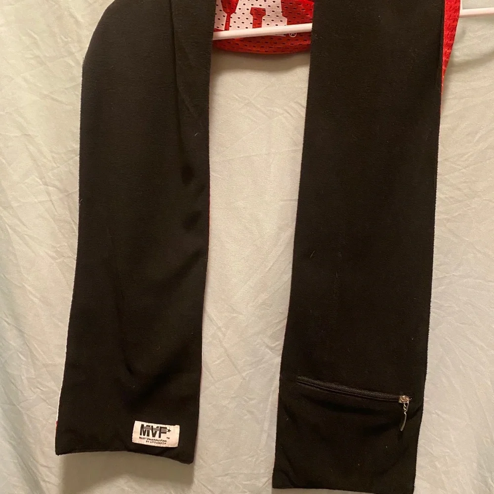 EUC Nebraska Huskers-scarf with pocket